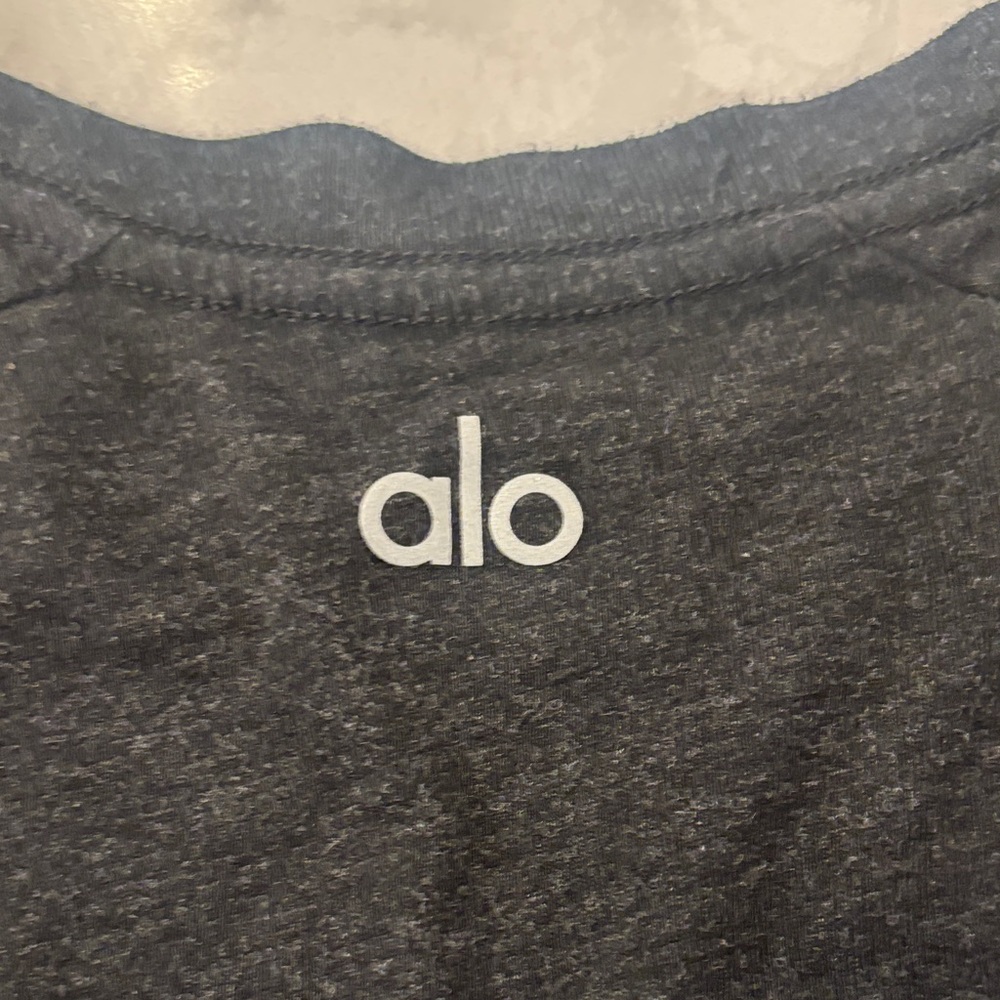 ALO Yoga Charcoal Short Sleeve Tee - Picture 4 of 4